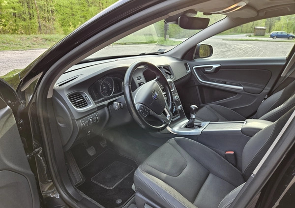Volvo V60 cena 39900 przebieg: 291000, rok produkcji 2014 z Łomianki małe 529